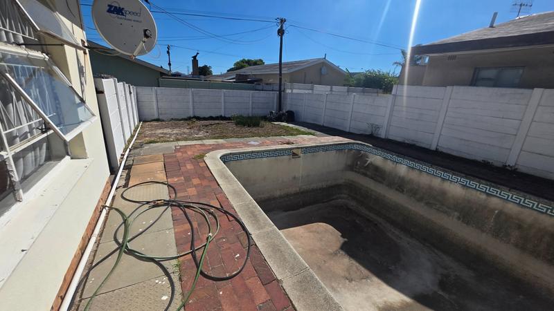 4 Bedroom Property for Sale in Goodwood Park Western Cape